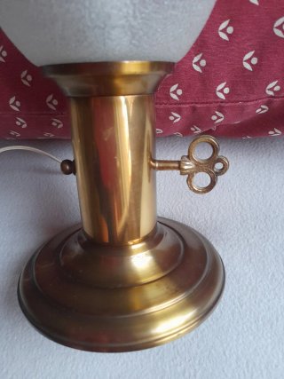 Lámpara mesa vintage, medidas en anuncio