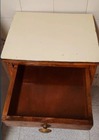 Mesita Auxiliar Antigua de Madera