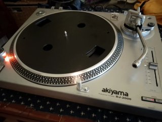 Tocadiscos Akiyama DJ-2000