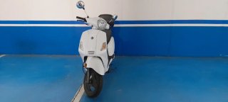 Moto Scooter 125cc Blanca