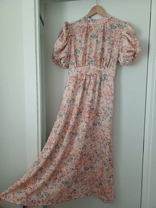 Vestido Midi Floreado marca Polin et Moi