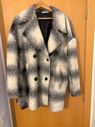 Abrigo cuadros blanco y negro talla L. 21% de lana