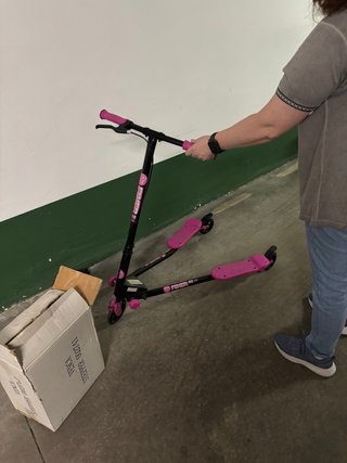Patinete de Impulso Negro y Rosa