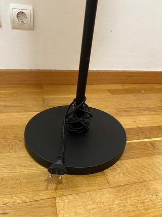 Lámpara de pie IKEA HEKTAR gris oscuro