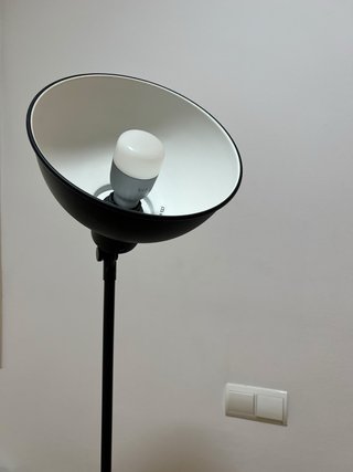 Lámpara de pie IKEA HEKTAR gris oscuro