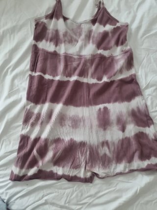 Vestido corto tie-dye morado y blanco