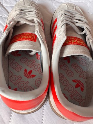 Zapatillas Adidas Spezial Beige y Rojas NUEVAS