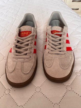Zapatillas Adidas Spezial Beige y Rojas NUEVAS