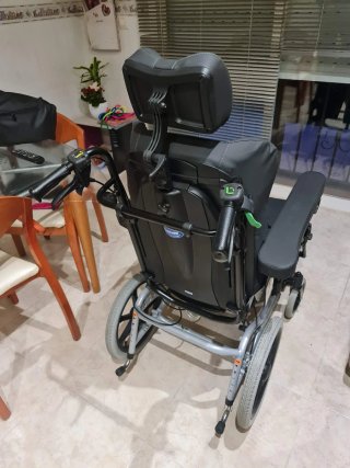 Silla de ruedas para personas con movilidad reduci