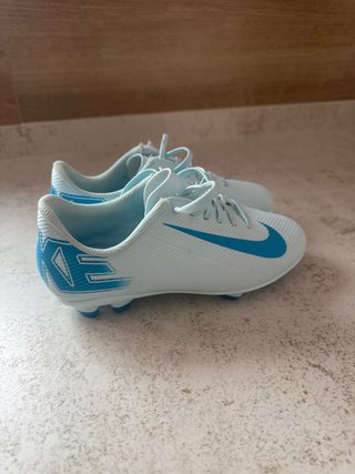 Botas de fútbol Nike para niño