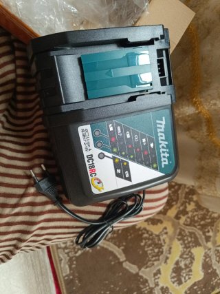 Cargador Makita DC18RC