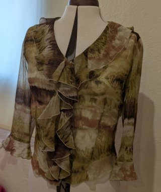 Blusa con volantes y estampado, manga tres cuartos