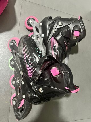 Patines en línea negros con bolsa