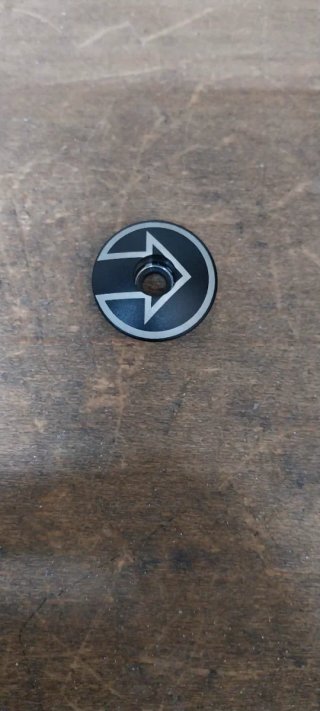 Tapa de potencia negra