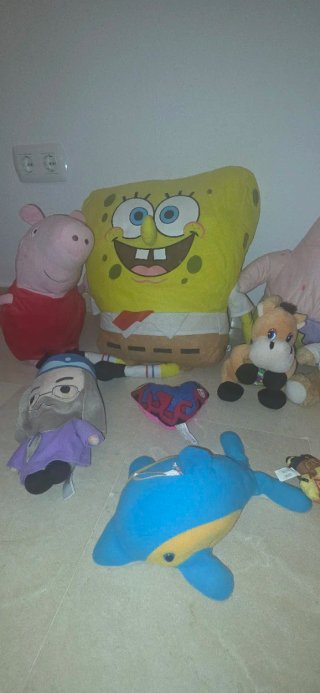 Lote de peluches: Bob Esponja, Peppa Pig y más
