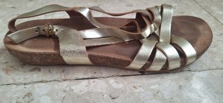 Sandalias de Piel Doradas