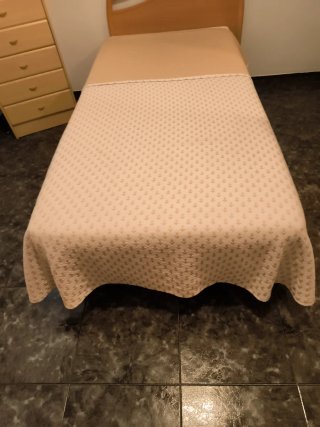 Dos colchas para cama de 90 cm