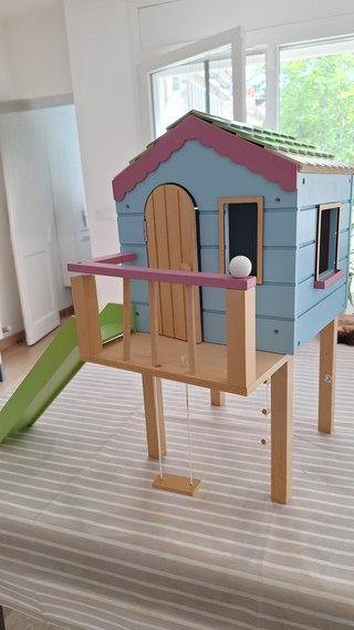 Casa de muñecas Lottie de madera