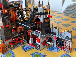 LEGO Nexo Knights Guarida Volcánica 70323 LEERBIEN