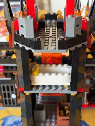 LEGO Nexo Knights Guarida Volcánica 70323 LEERBIEN