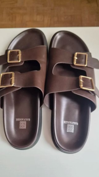 Sandalias de cuero Galvanize marrones y negras