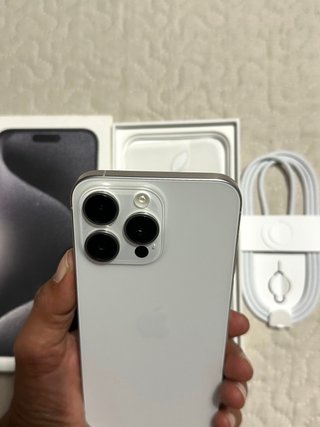 iPhone 15 Pro Max 256gb Blanco IGUAL QUE NUEVO