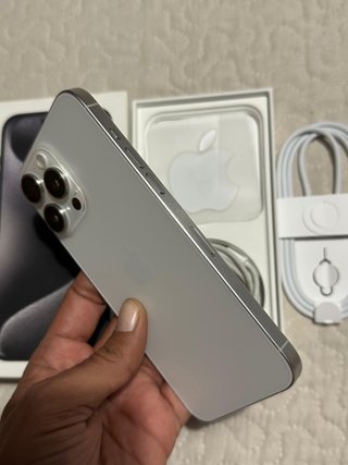 iPhone 15 Pro Max 256gb Blanco IGUAL QUE NUEVO