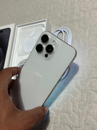 iPhone 15 Pro Max 256gb Blanco IGUAL QUE NUEVO