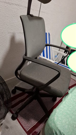 Silla plegable azul y blanca