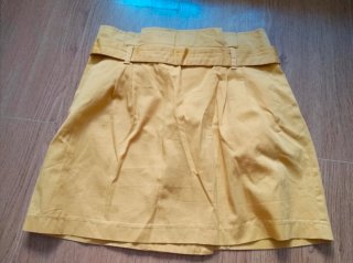Lote de pantalón corto y falda
