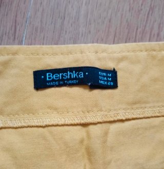Lote de pantalón corto y falda