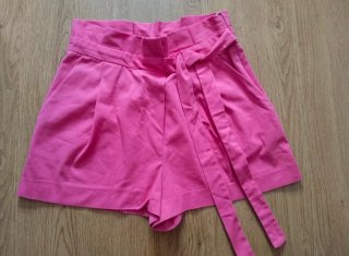 Lote de pantalón corto y falda