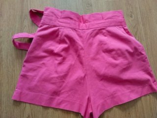 Lote de pantalón corto y falda