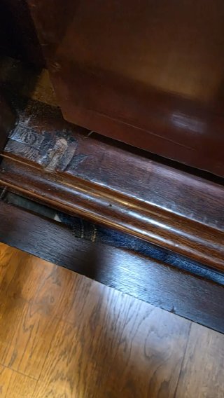 Armario de Madera Clásico