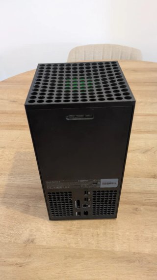 Xbox Series X con 2 Mandos y estación de carga