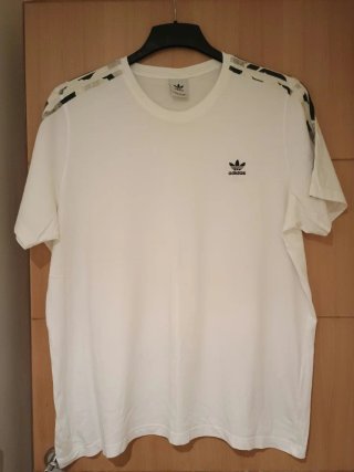 Camiseta Adidas Blanca Tiras Camuflaje