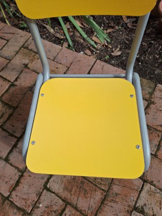 Silla Escolar Vintage Amarilla