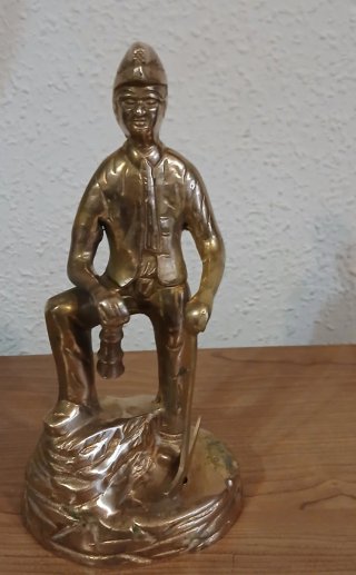 Figura de minero en bronce