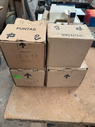 Lote de 7 cajas de tachas