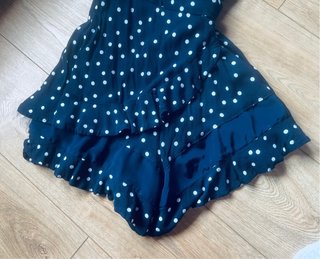 Mono azul con lunares blancos