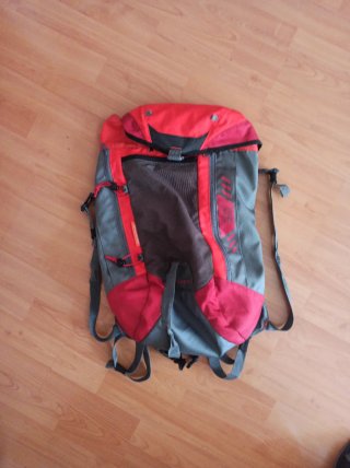 Mochila de Montaña Quechua Roja y Gris