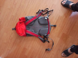 Mochila de Montaña Quechua Roja y Gris