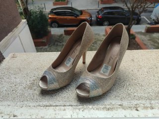 Zapatos de fiesta dorados Blossom Collection
