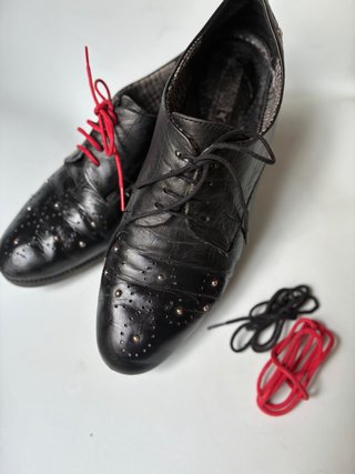 Zapatos Pikolinos Piel Negra con Tachuelas
