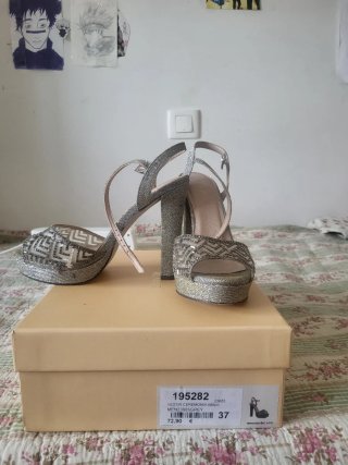 Tacones dorados y plateados MENBUR