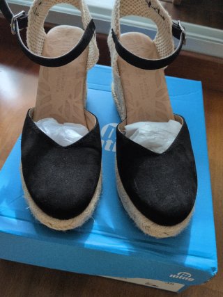 Sandalias esparto Mustang beige/negras talla 38