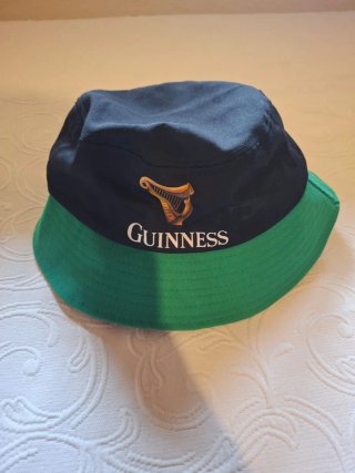 Gorro bucket Guinness negro y verde