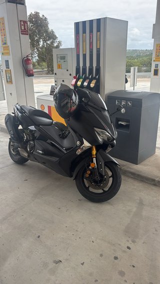 Yamaha Tmax 530 SX Negra