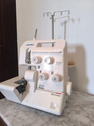 Máquina de coser JUKI MO-644D
