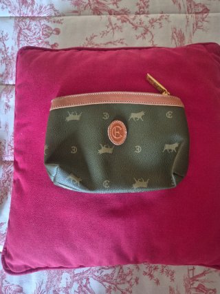 Cartera verde con estampado